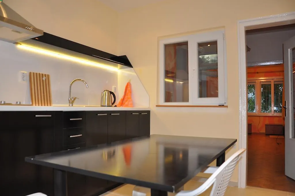 Arlequin Apartment Warna