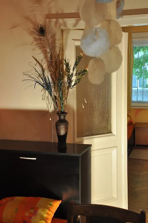 Arlequin Apartment Warna