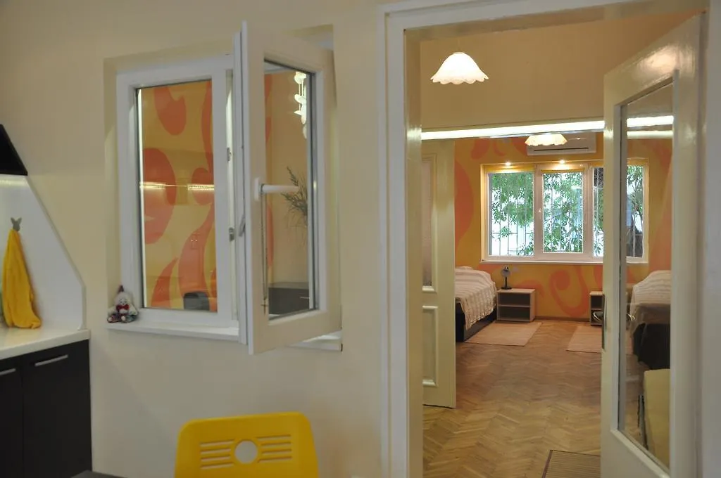 Arlequin Apartment Warna 0*,