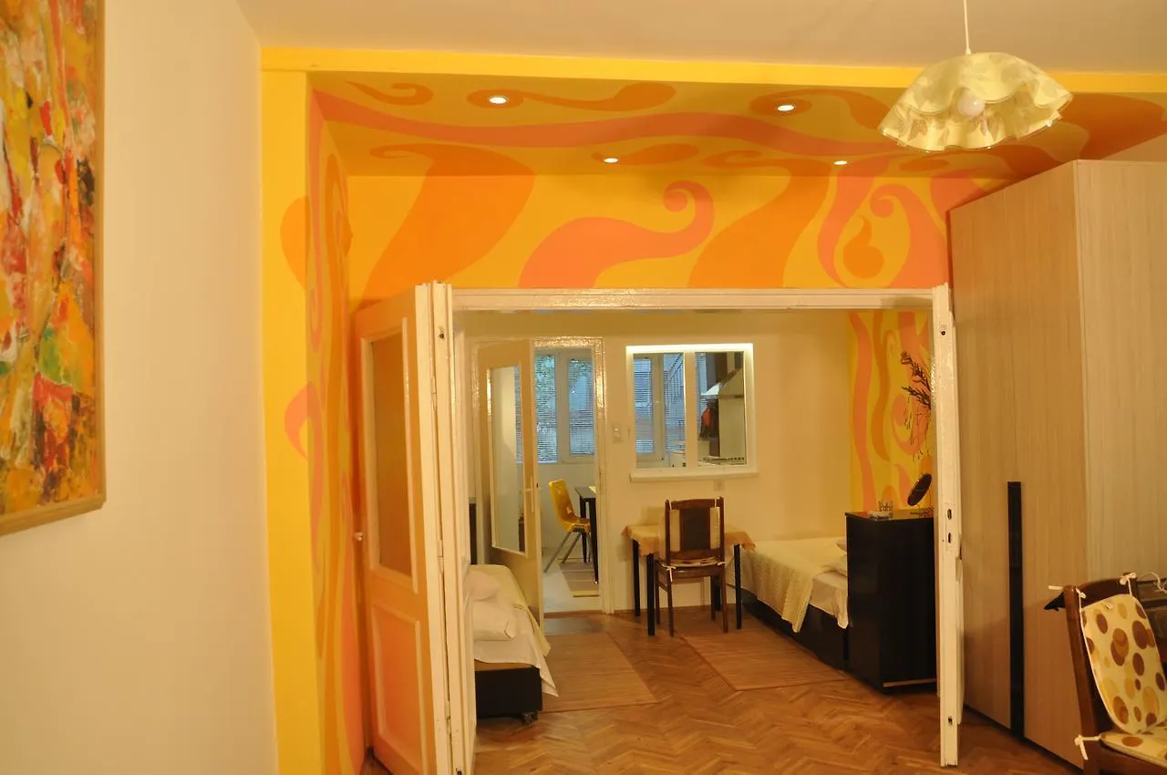 Arlequin Apartment Warna