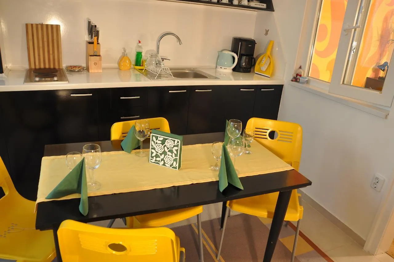 Arlequin Apartment Warna