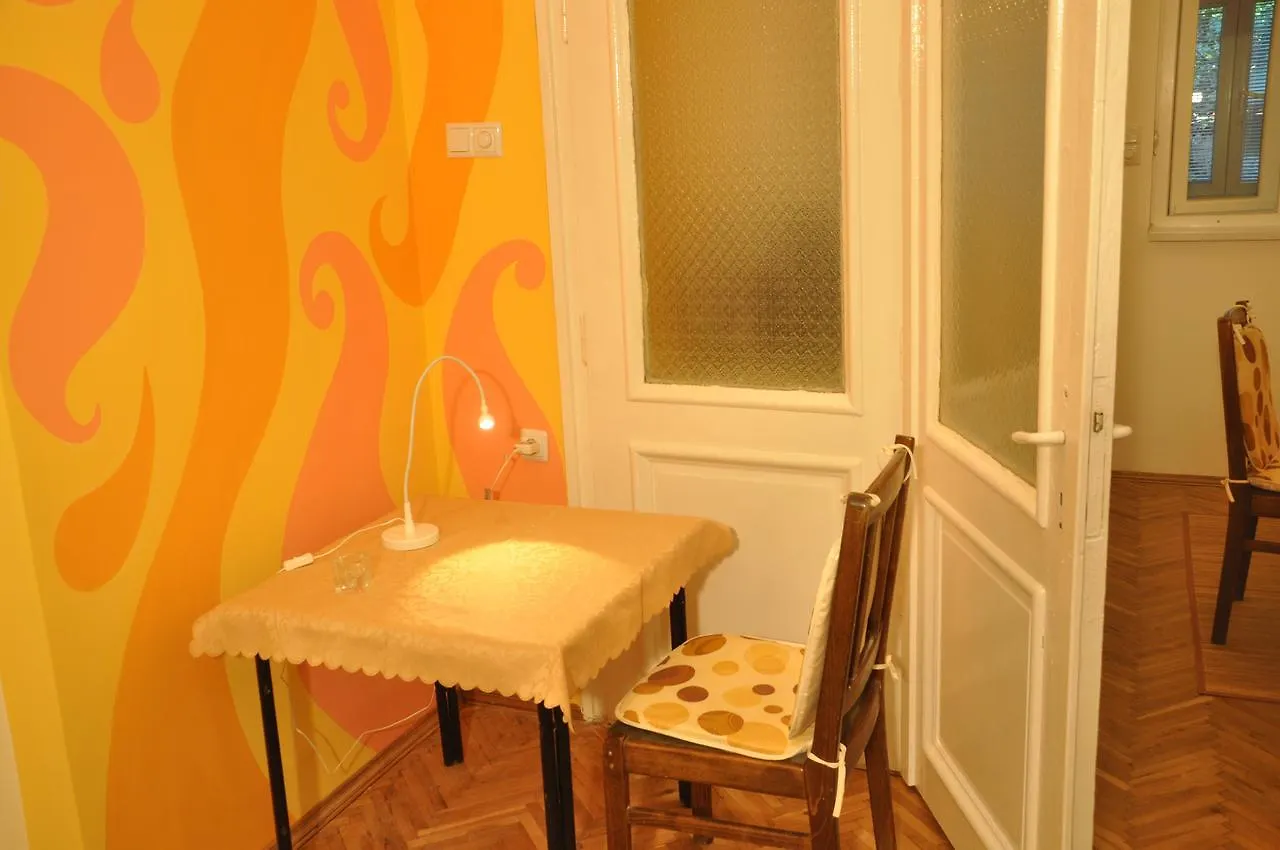 Arlequin Apartment Warna
