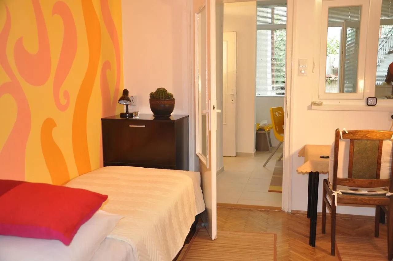 Arlequin Apartment Warna